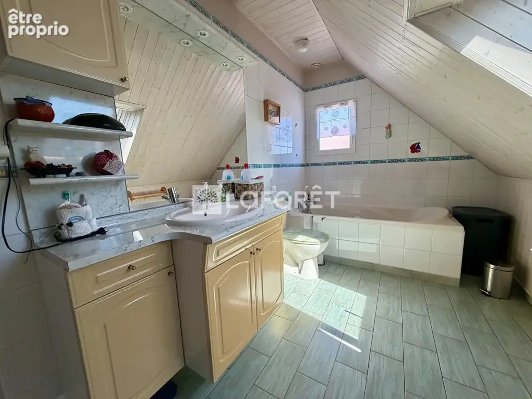 Une maison familiale comme on en trouve rarement à proximité du centre-ville - photo 8