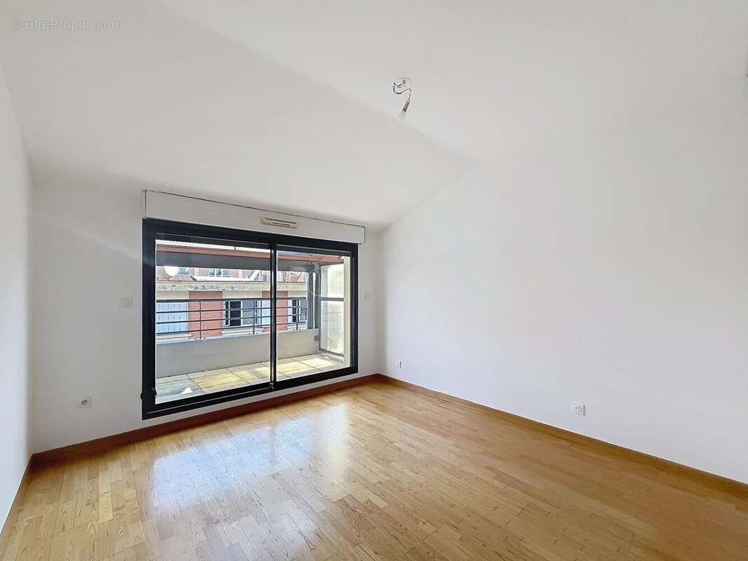 Appartement T5 de 176 m² avec terrasse, ascenseur, double garage et climatisation - Quartier Jean Jaures - photo 6