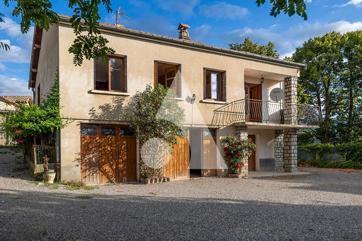 SIGOTTIER (05700) - Maison T4/5 avec grand garage et terrain plat ! - photo 2