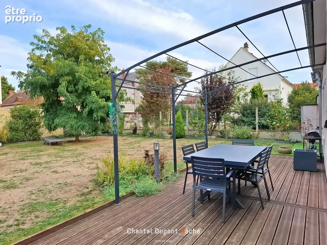 CHARTRES GRANDES FILLES DIEU - Maison traditionnelle, 3 chambres, vie de plain-pied, dépendance et jardin - photo 13