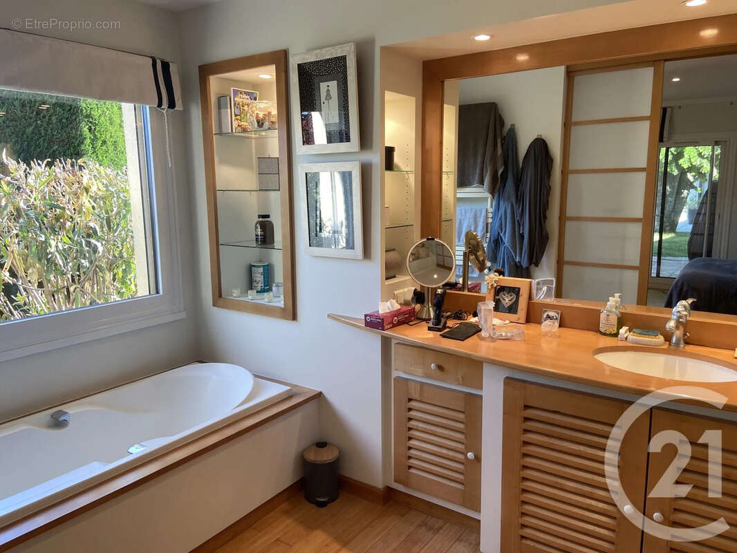 Maison 235 m² à Roiffieux  - photo 17
