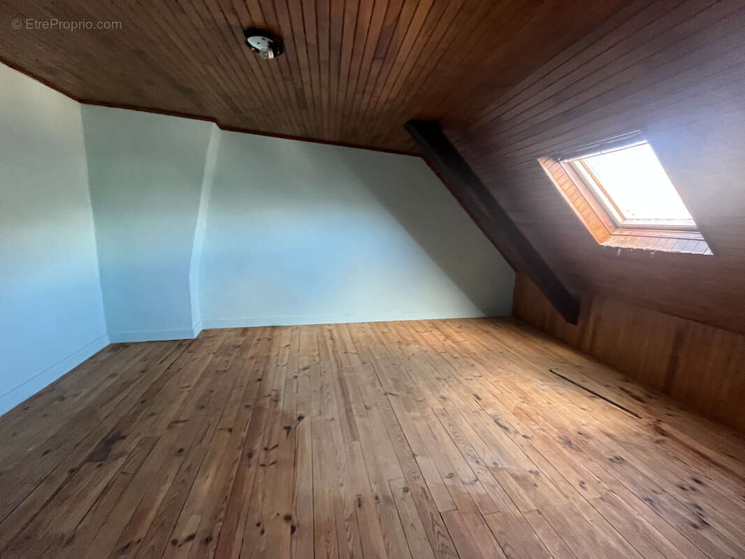 Appartement à EGLISENEUVE-D'ENTRAIGUES