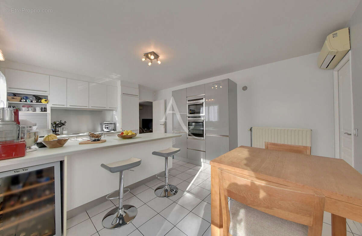 Maison à CHEVRY-COSSIGNY