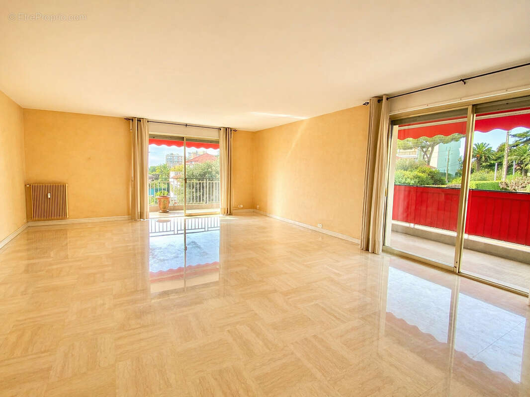 Appartement 115 m² à Antibes  - photo 2