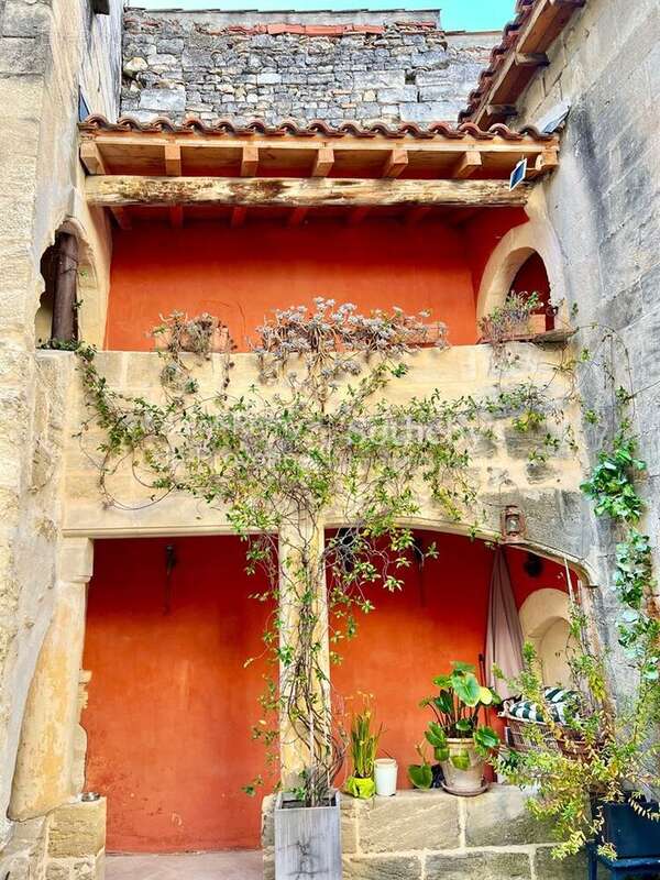 Situé proche d'Avignon, Arles et Saint Rémy de Provence, superbe Hotel particulier du XVème siècle - photo 9