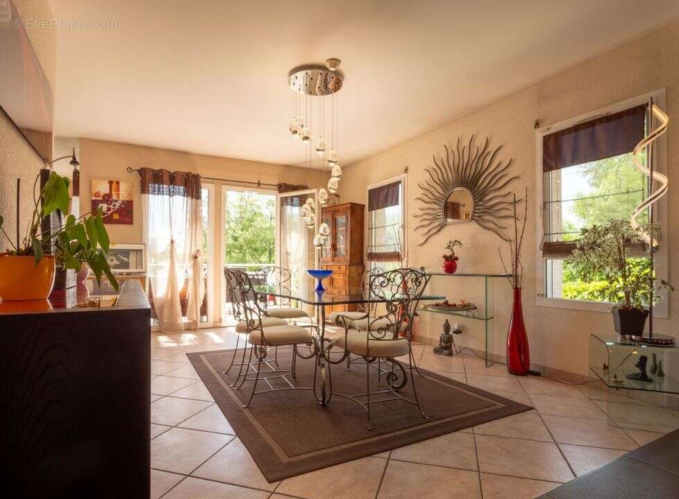 Maison à VETRAZ-MONTHOUX