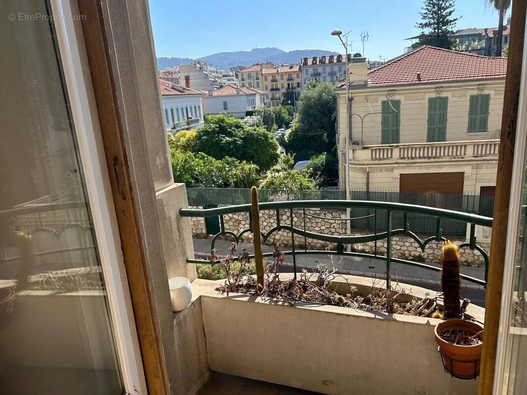Liberation a 100m de la place - f3 78m² balcons - photo 6