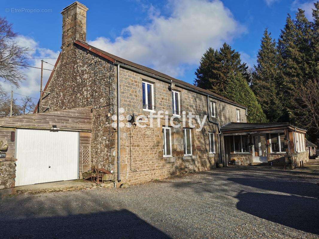 Maison à SAINT-MICHEL-DE-MONTJOIE
