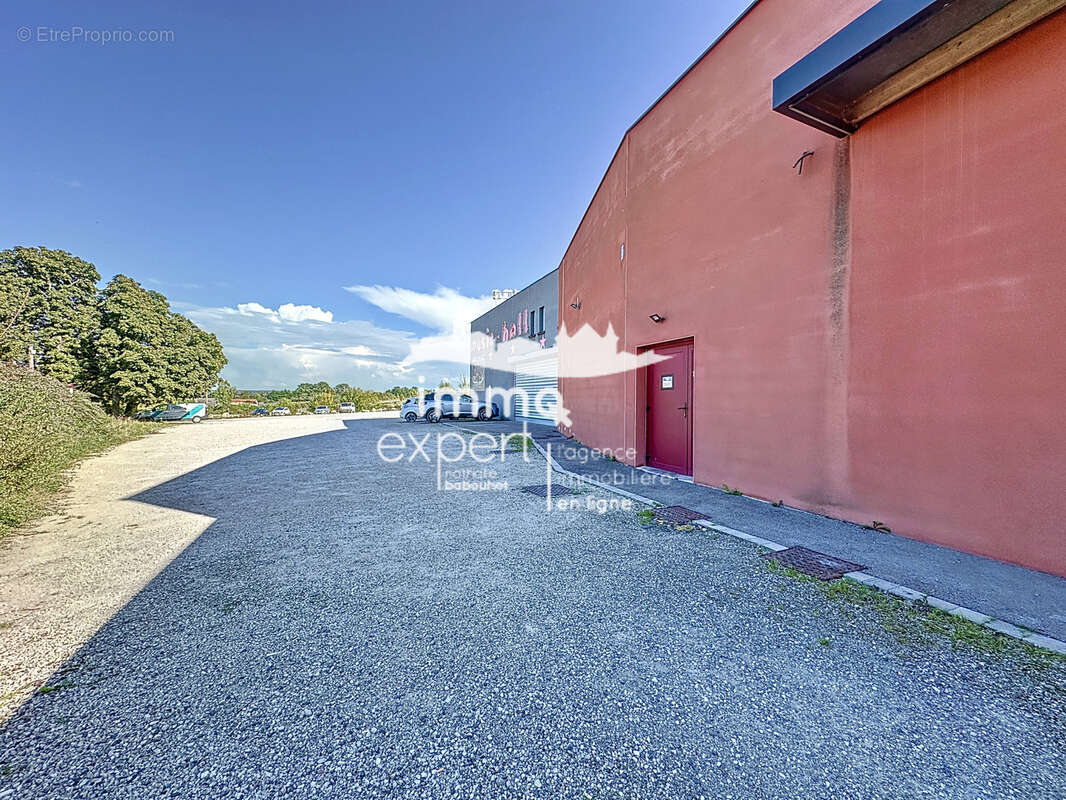 CHARMES   Murs commerciaux d'exception de 1 075 m2   Restaurant, Bar & Salle de Spectacle - photo 24