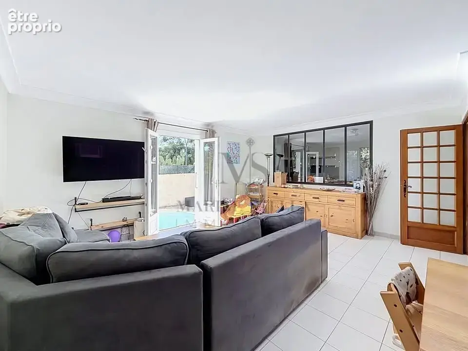 Maison avec piscine en centre-ville de Béziers : 3 chambres, garage et jardin arboré - photo 8