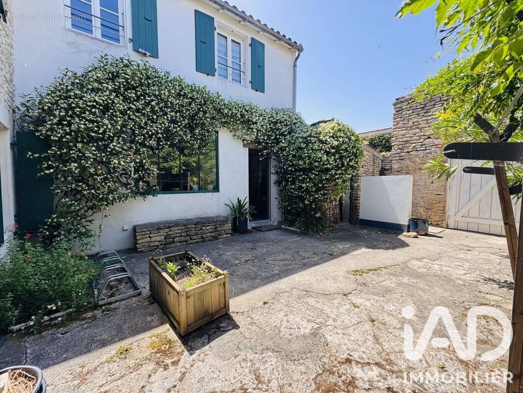Photo 1 - Maison à LES PORTES-EN-RE