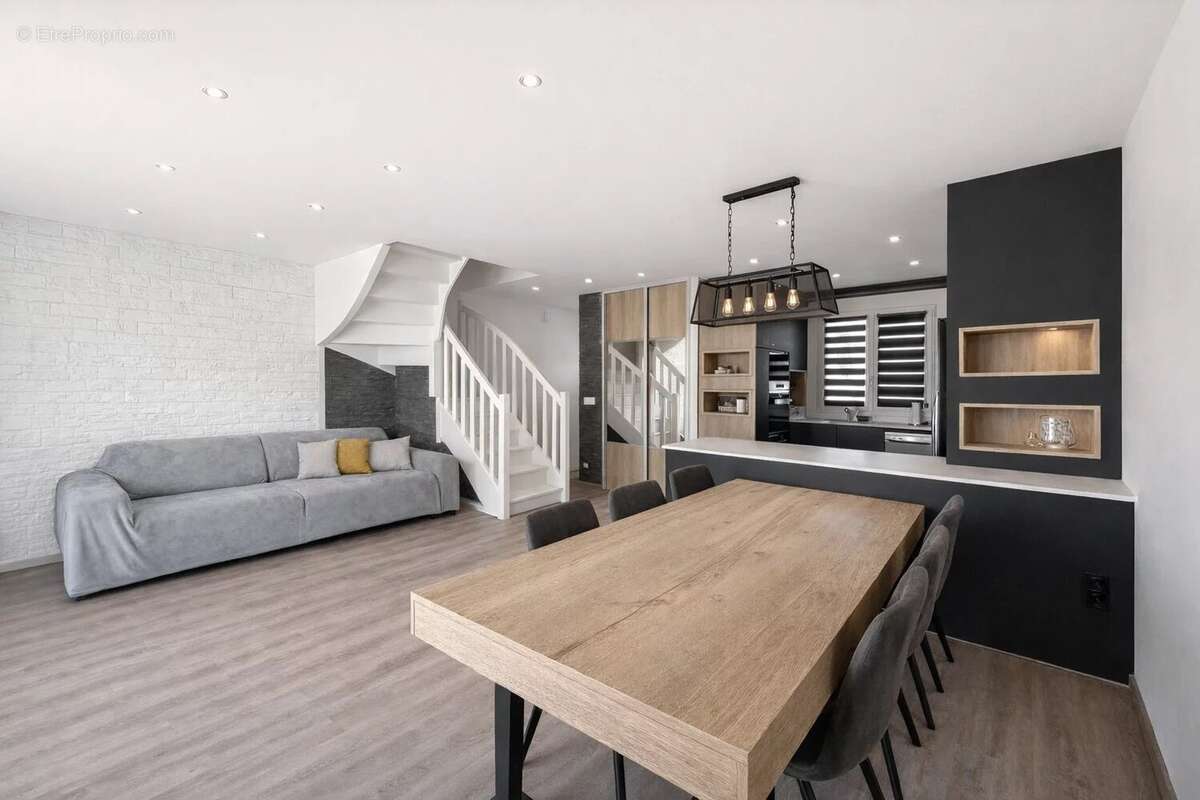 Maison à FONTENAY-TRESIGNY