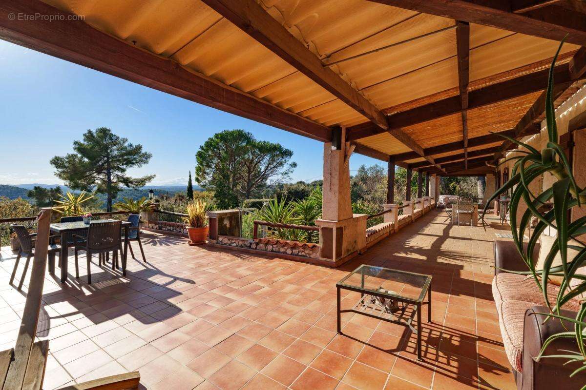 Maison à TOURRETTES-SUR-LOUP