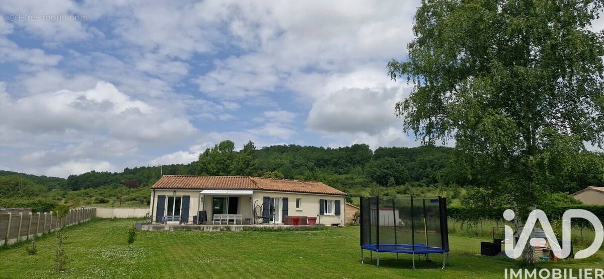 Photo 1 - Maison à LAMOTHE-MONTRAVEL