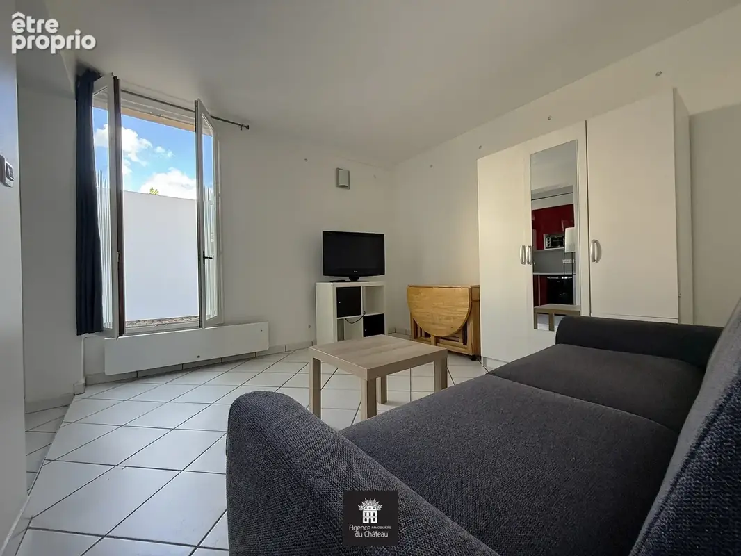 STUDIO 20m2 Calme et Clair en RdC sur cour- Proximité Gare VERSAILLES CHANTIERS - Bon Etat. - photo 2