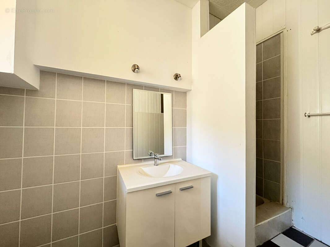 Appartement à PUISSALICON