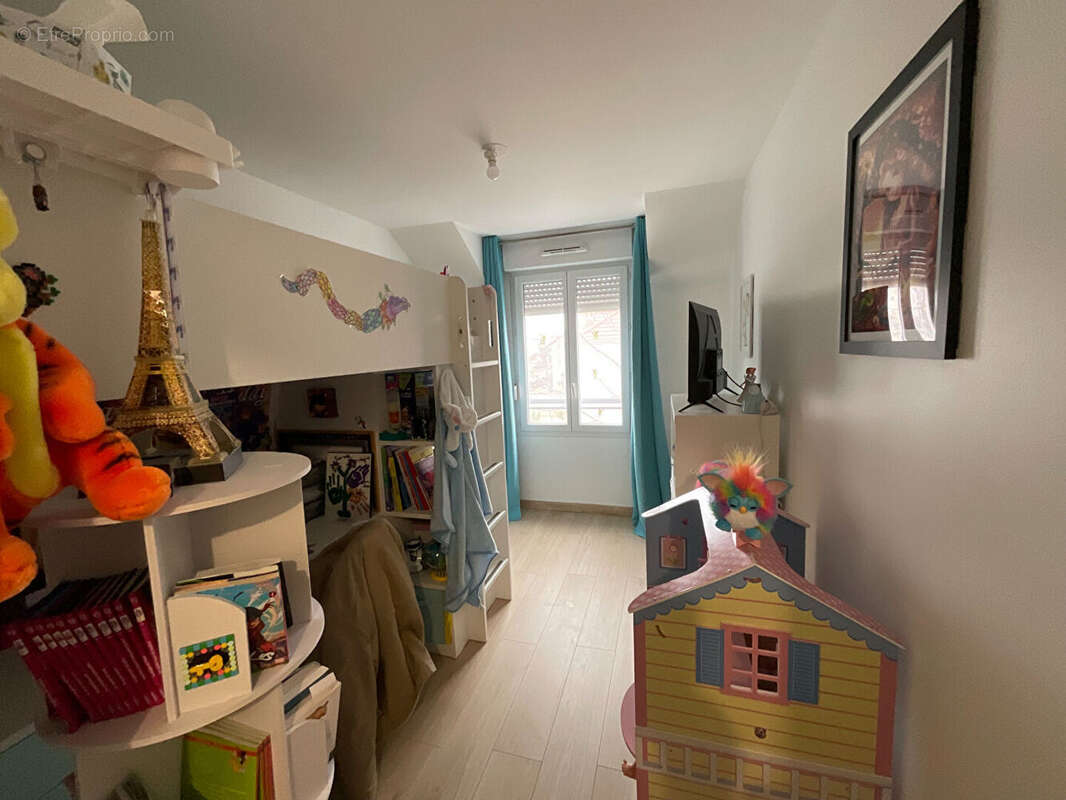 Appartement à CHANTELOUP-LES-VIGNES