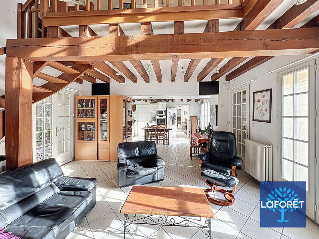 Maison à GUIGNEVILLE-SUR-ESSONNE