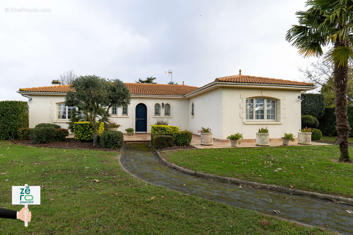 Maison à LES MAGNILS-REIGNIERS