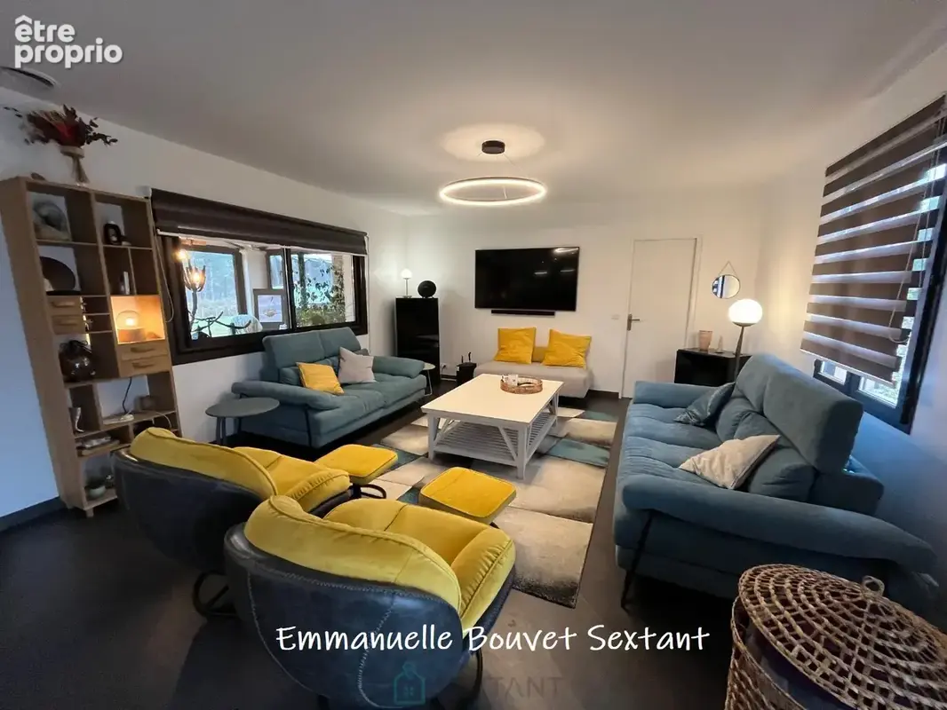 Superbe domaine touristique, 3 ha, 5 chalets bois, salle de réception, maison d'habitation, piscine, divers dépendances - photo 8