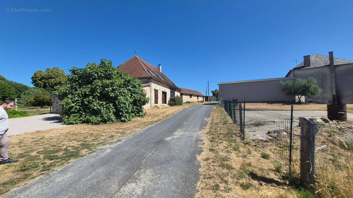 Ancienne grange de caractère rénovée avec gîte indépendant   276 m2   Entre Limoges et Brive-la-Gaillarde - photo 2