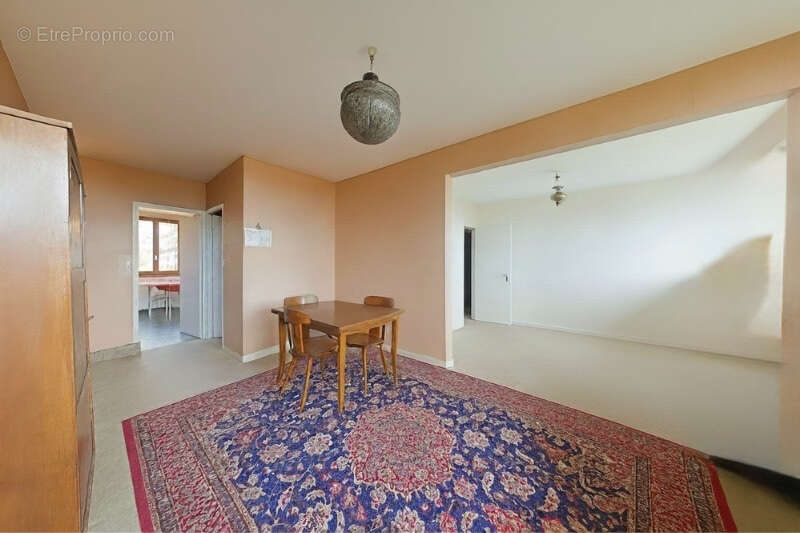 Appartement à FONTENAY-LE-FLEURY