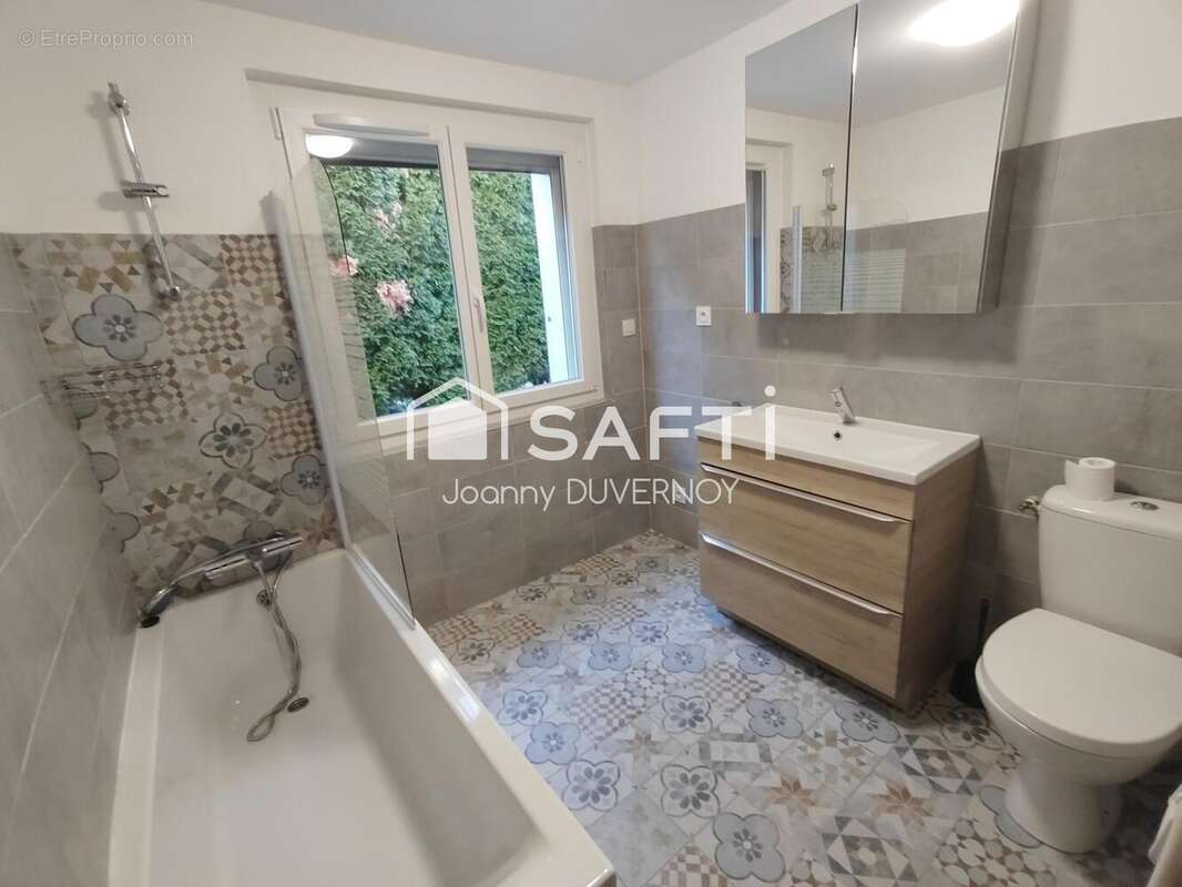 Maison 131 m² à Saint-Jean-Saint-Nicolas  - photo 4