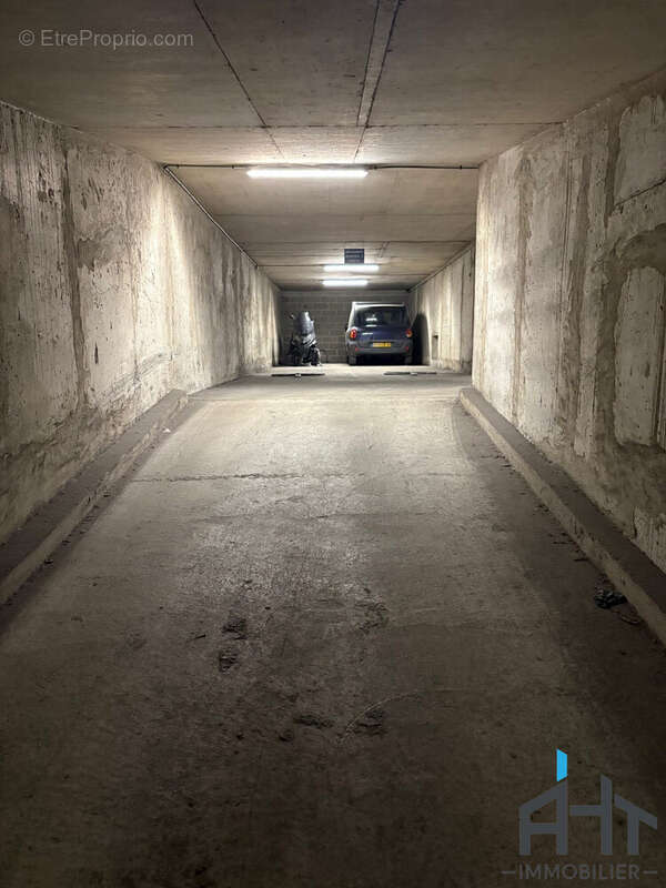 Parking à PARIS-12E
