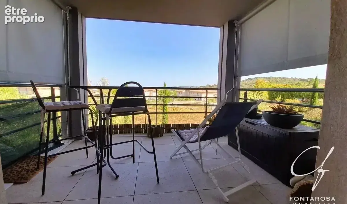 Appartement à ROQUEBRUNE-SUR-ARGENS