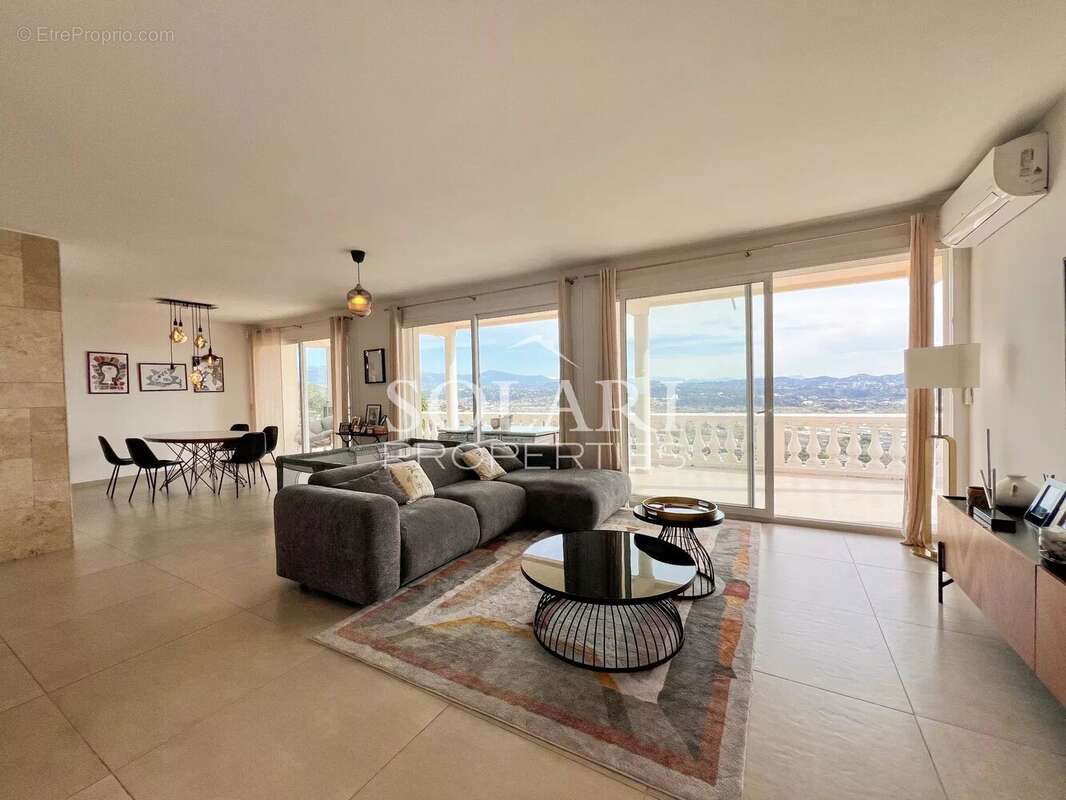 Maison à MANDELIEU-LA-NAPOULE