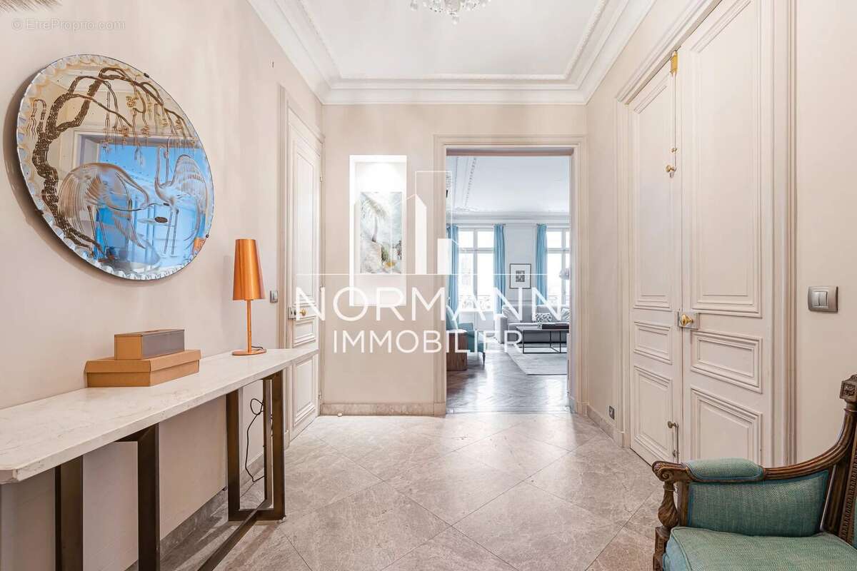 Appartement à PARIS-8E