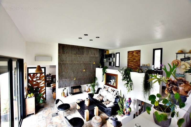 Maison à SOLLIES-TOUCAS