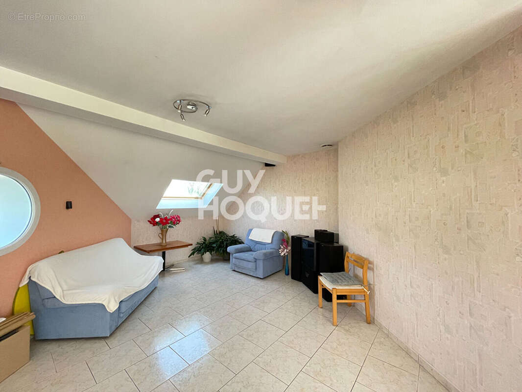 Maison à MOULINS-SUR-YEVRE