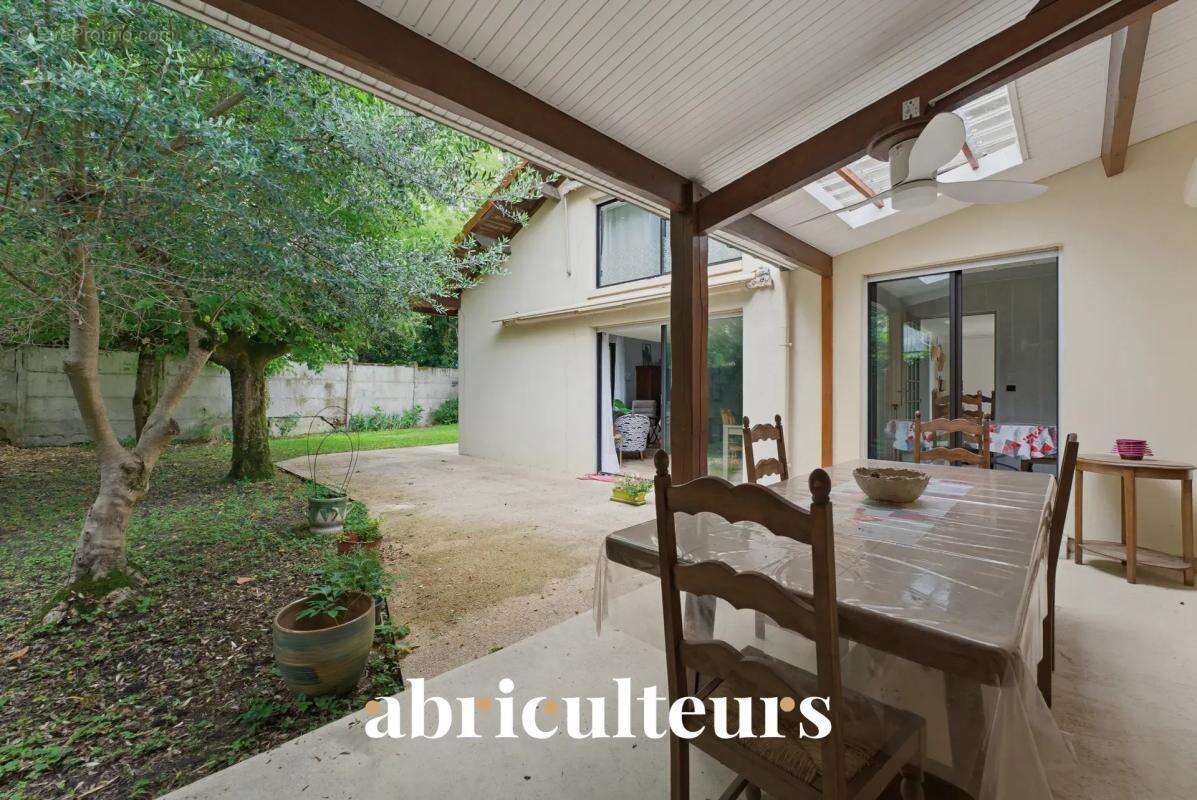 Maison avec piscine vente à  Bordeaux quartier Cauderan (33200) - photo 4