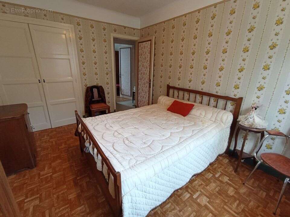 Maison à LE MAYET-DE-MONTAGNE