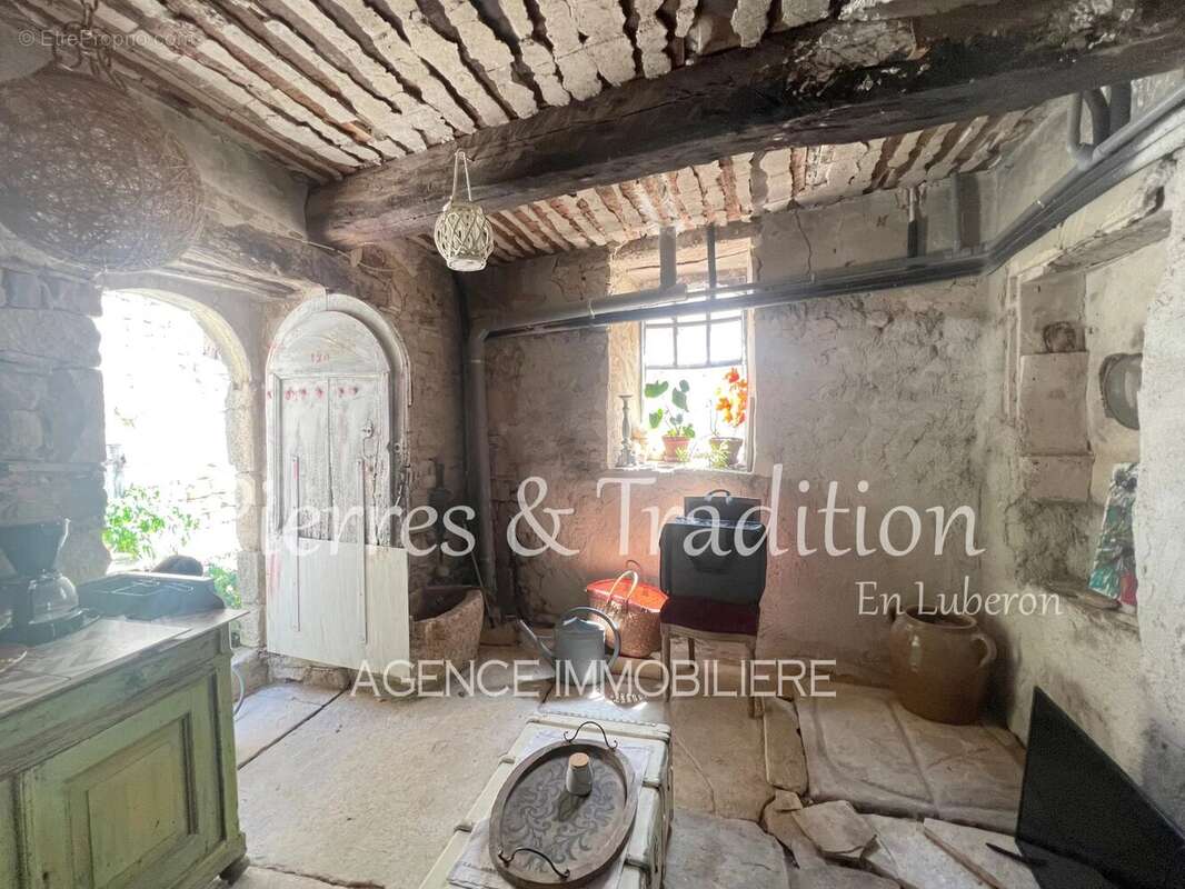 Maison à SAINTE-CROIX-A-LAUZE