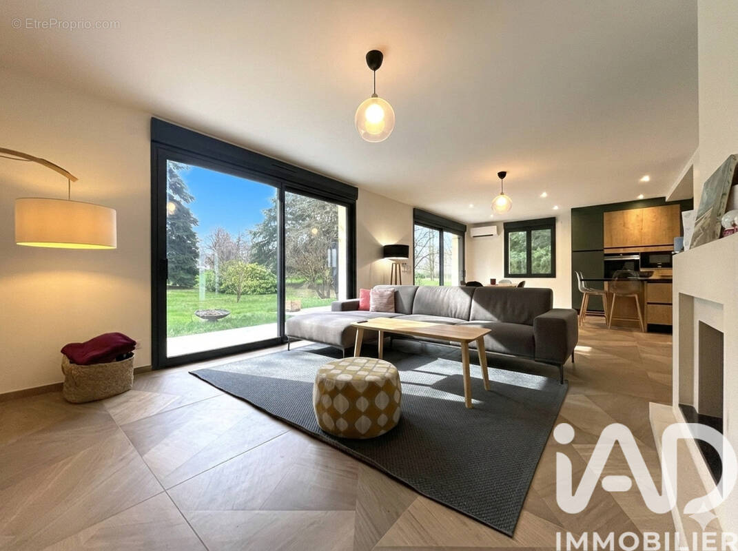 Photo 1 - Maison à CRESPIERES