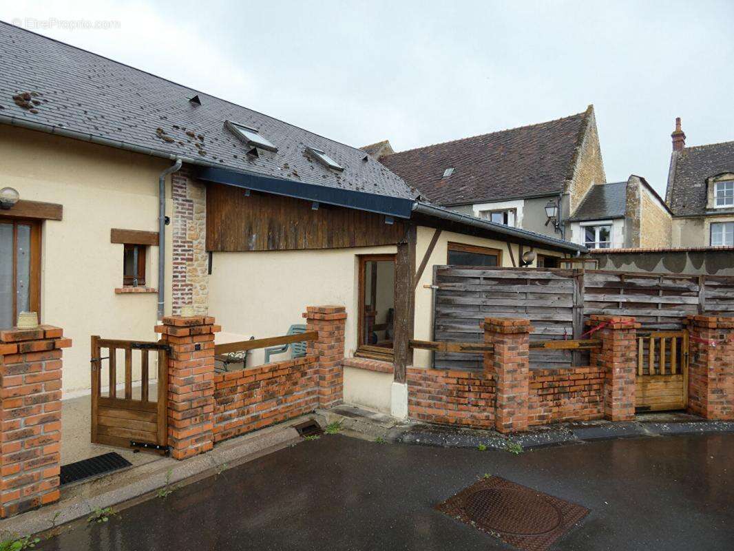 Maison à SAINT-PIERRE-SUR-DIVES