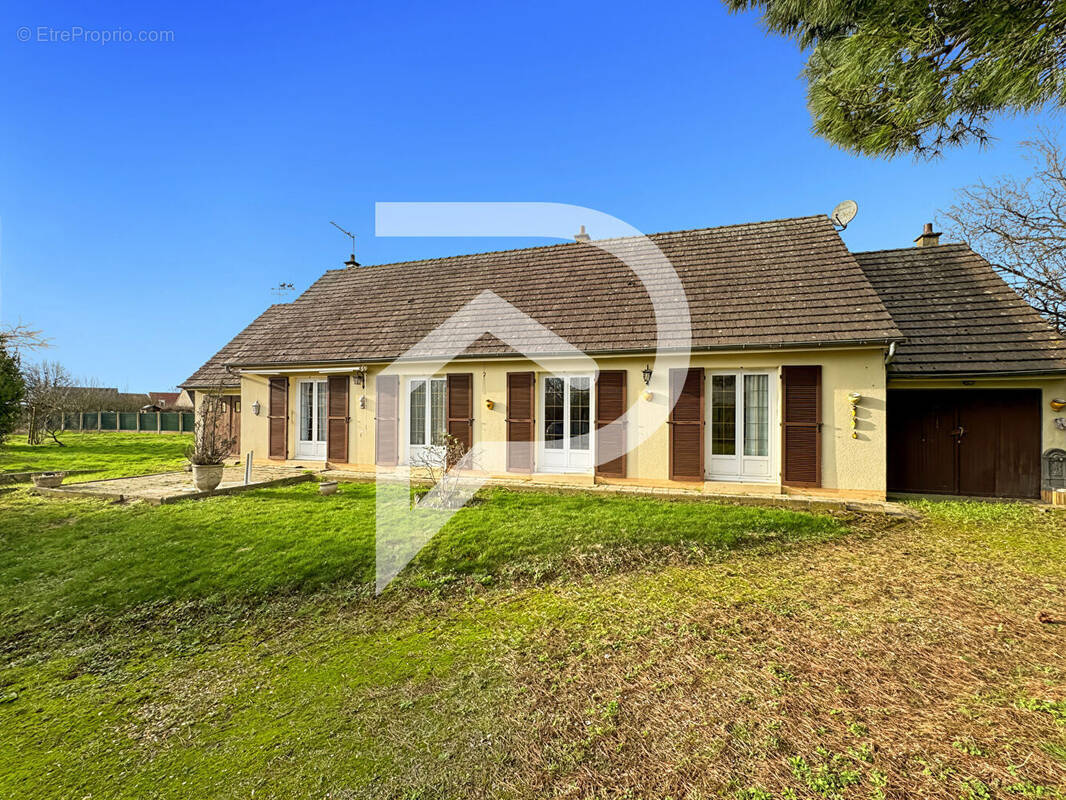 Maison à CREVECOEUR-LE-GRAND