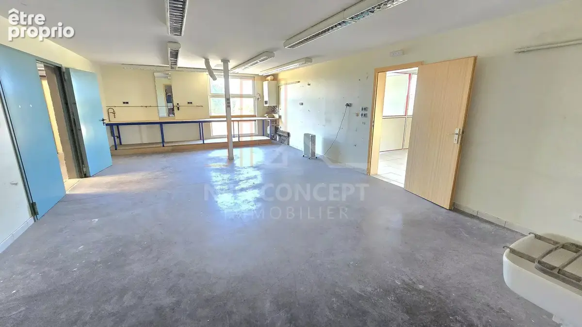 -- Locaux commerciaux avec entrepôt -- - photo 16