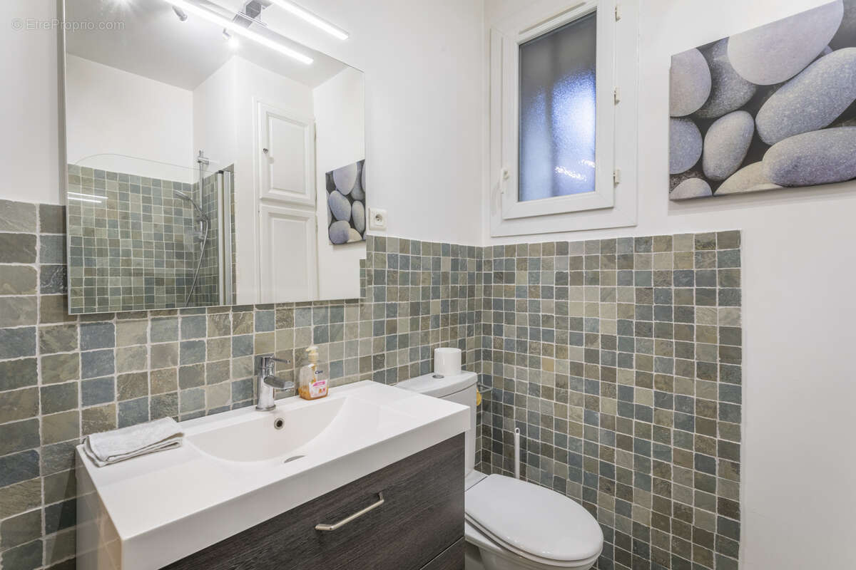 Maison à SIMIANE-COLLONGUE