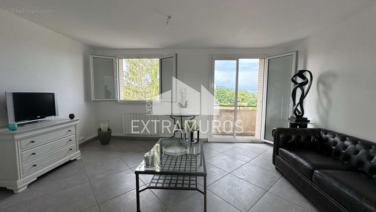 Appartement à L'ARBRESLE