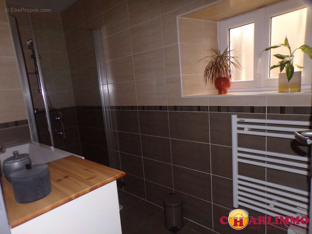 Maison 130 m² à Chabanais  - photo 8