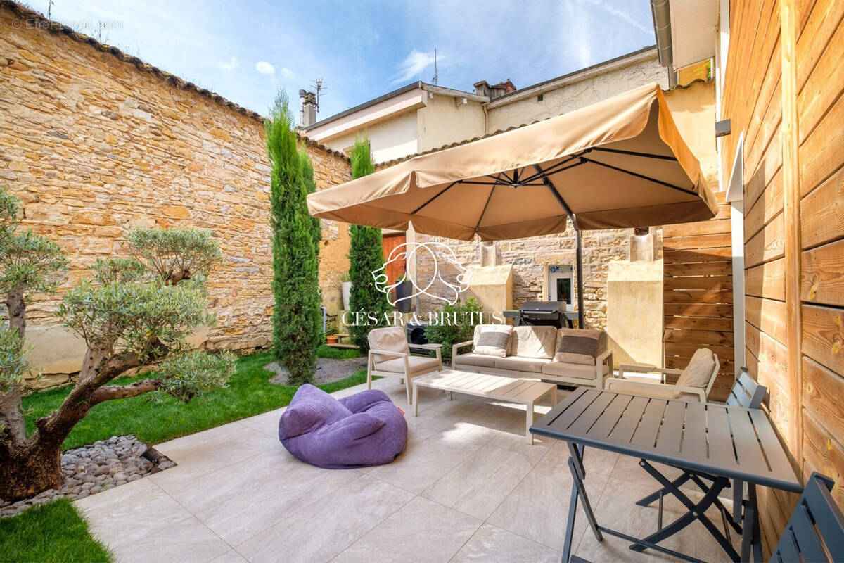 Maison à COLLONGES-AU-MONT-D'OR