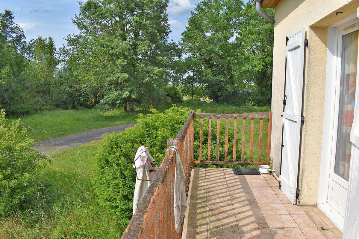 Maison à SAINT-GENIES