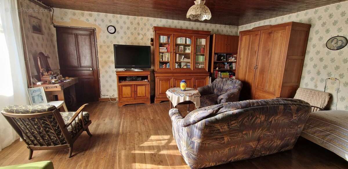 Maison de caractère avec grande grange/garage et plus de 1600m2 de terrain attenant - photo 16