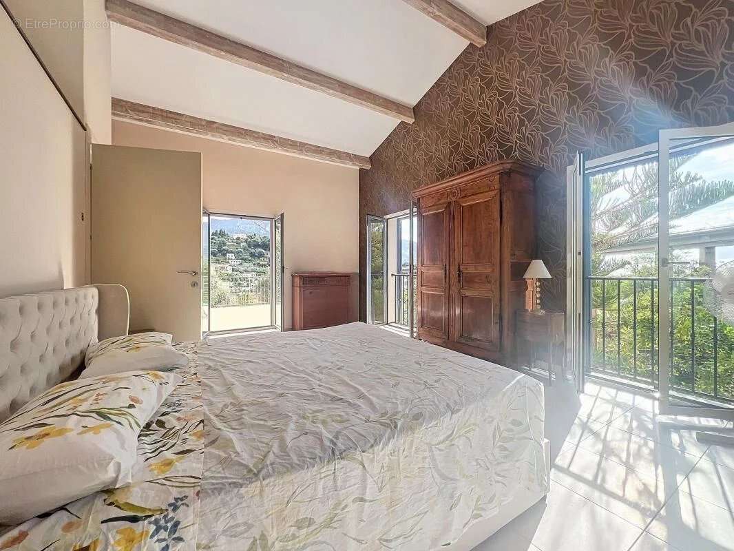 Menton, propriété de 250 m2 avec 2 000 m2 de terrain et piscine - photo 17