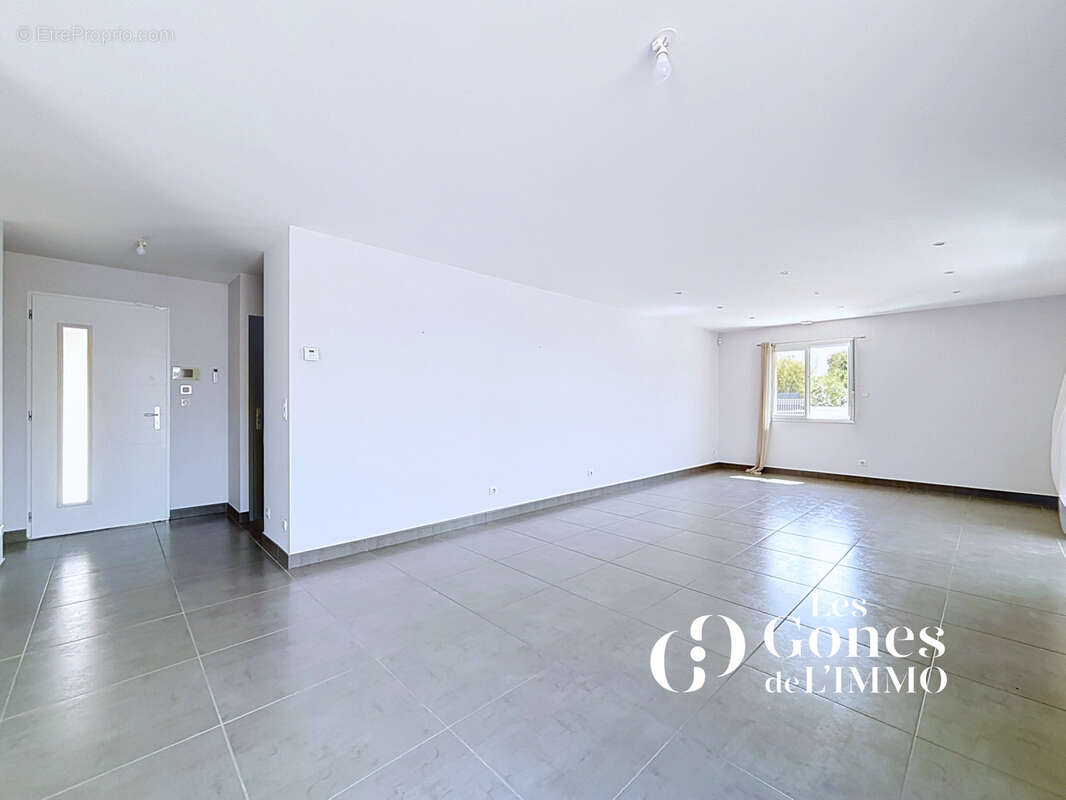 Maison T5 de 142m2 - double garage - Terrain de 675 m2 - photo 6