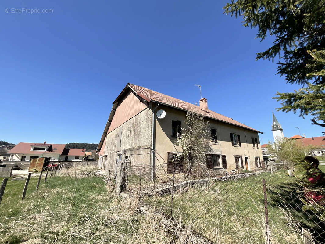 Maison à ARC-SOUS-CICON