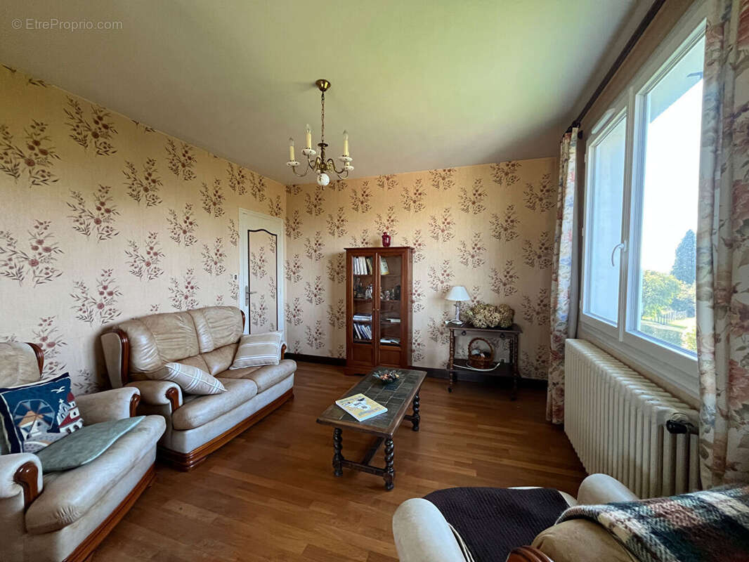 Maison à LA JONCHERE-SAINT-MAURICE